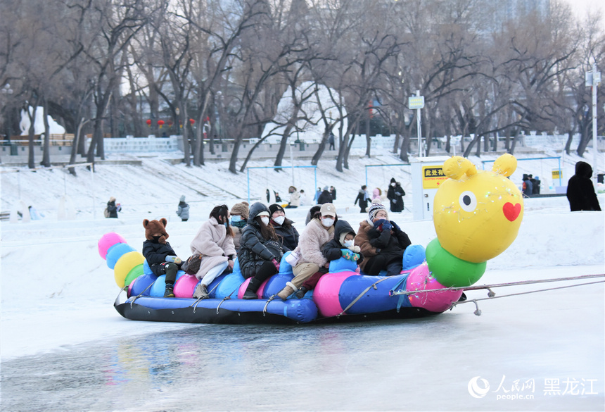 新春走基層｜冰爬犁、雪滑梯 哈爾濱玩冰樂雪趣味多