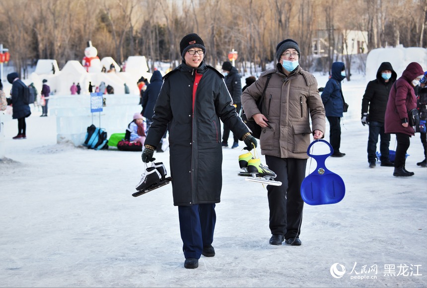 全民健身上冰雪 哈爾濱公益冰場(chǎng)迎來(lái)“熱”潮