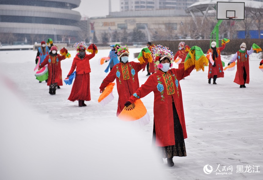 哈爾濱迎春雪 市民暢玩樂趣多