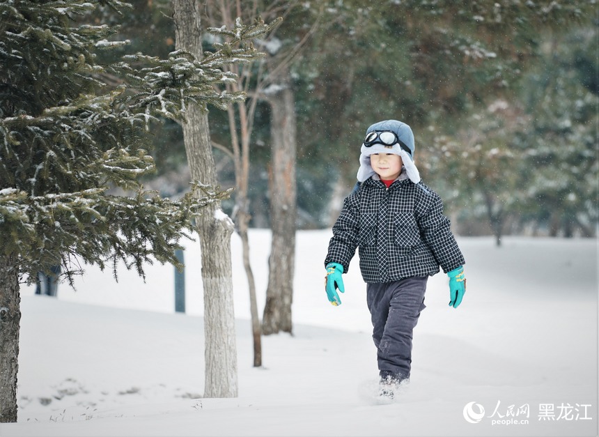 哈爾濱迎春雪 市民暢玩樂趣多