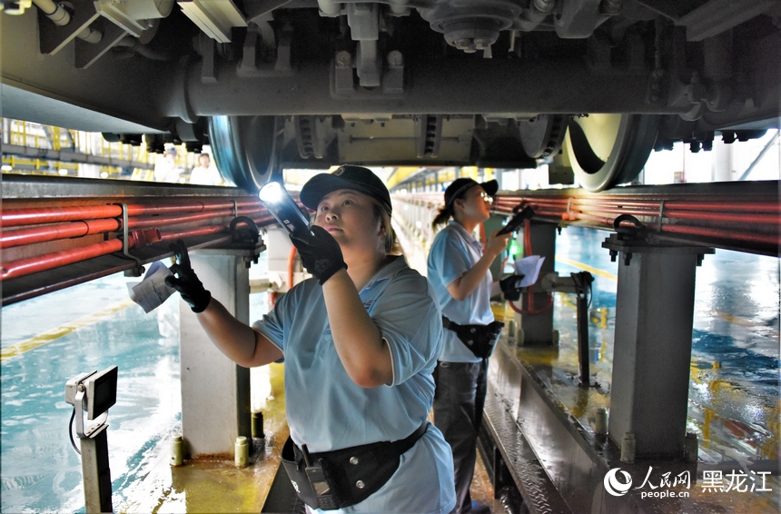 哈爾濱：加強動車“體檢” 為暑運提供安全運力保障