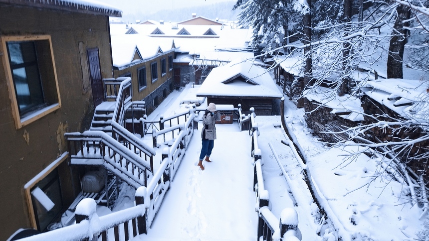 雪鄉(xiāng)披銀裝