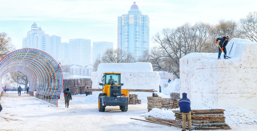 佳木斯市“冰雪大世界”緊鑼密鼓建設(shè)中