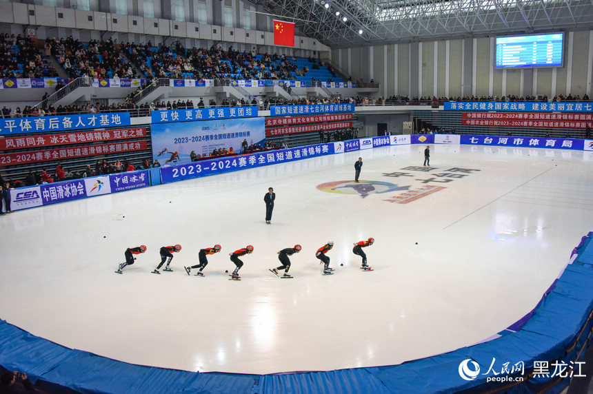 黑龍江七臺(tái)河上演短道速滑“強(qiáng)強(qiáng)對(duì)決”