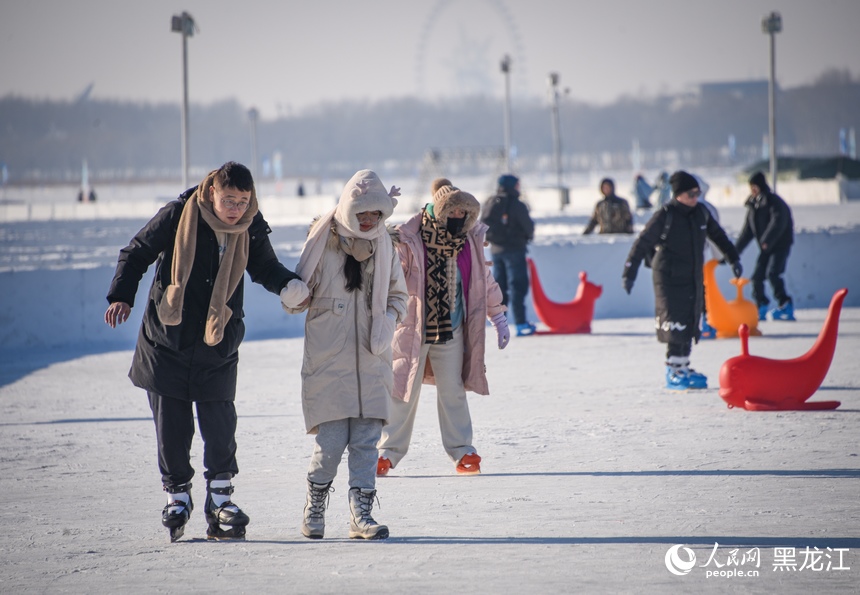 冰天雪地哈爾濱 賞冰樂雪正當(dāng)時