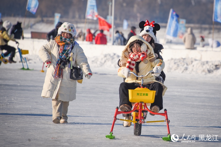 冰天雪地哈爾濱 賞冰樂雪正當(dāng)時