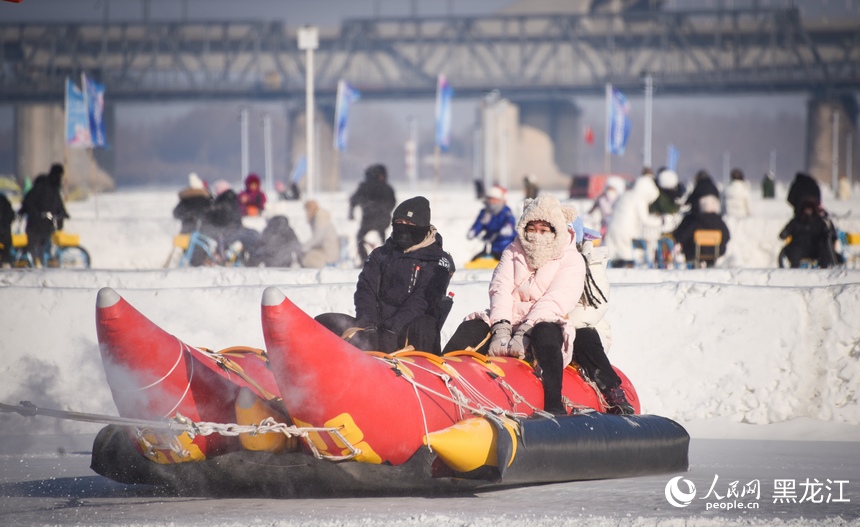 冰天雪地哈爾濱 賞冰樂雪正當(dāng)時